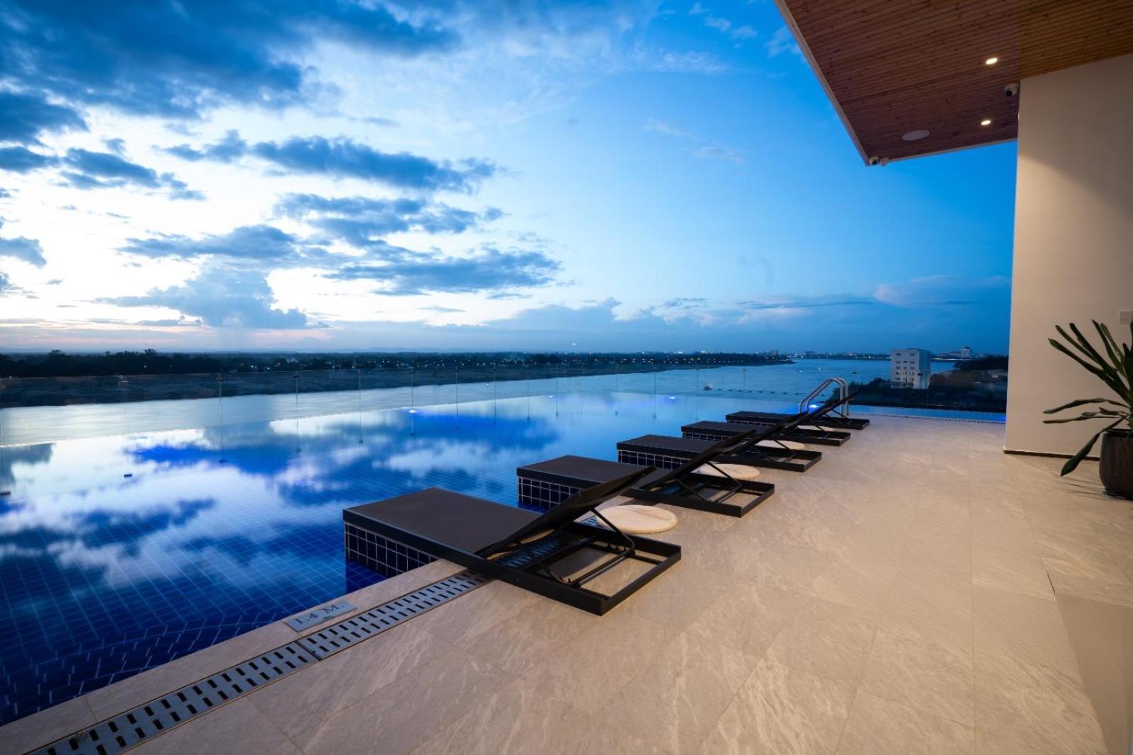 One Riviera Hotel And Residences Ban Souanmone Экстерьер фото